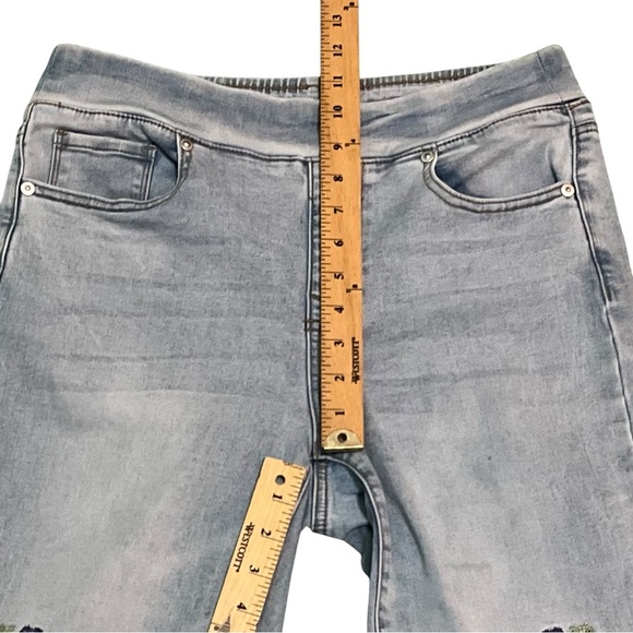 DG2 by Diane Gilman New Classic Stretch Pull on Embroidered Jeans - Picture 9 of 14